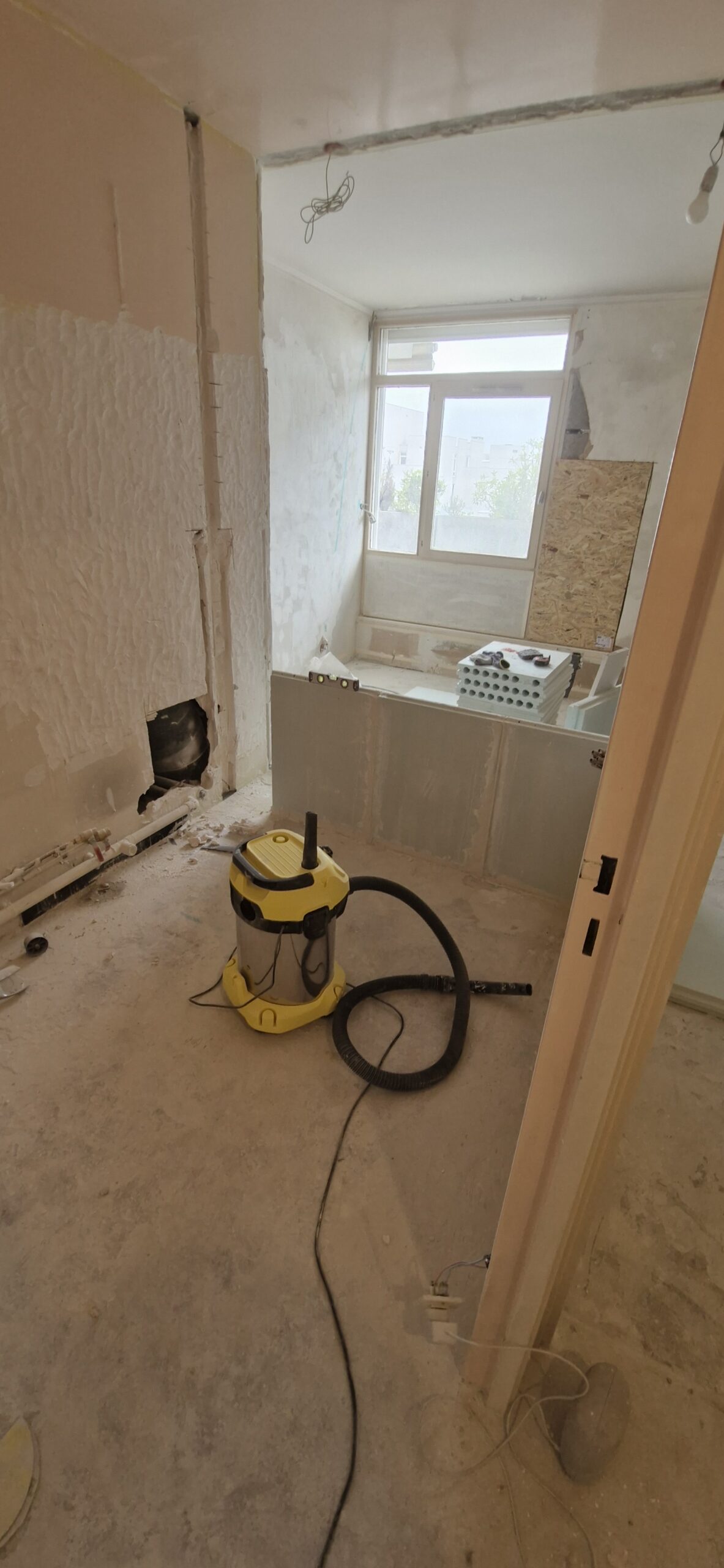 Création du mur de salle de bain en cours